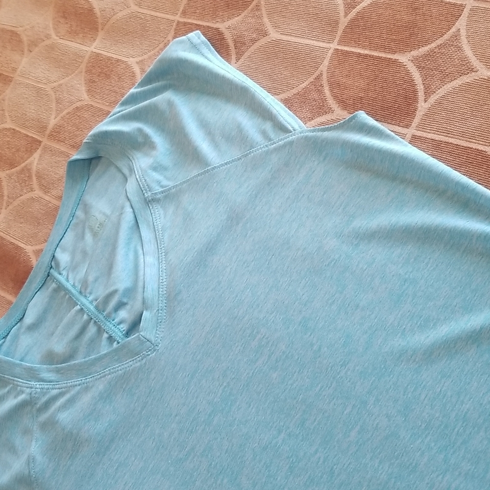 Balance Collection VNeck Ruched Back Top Small - Picture 10 of 12